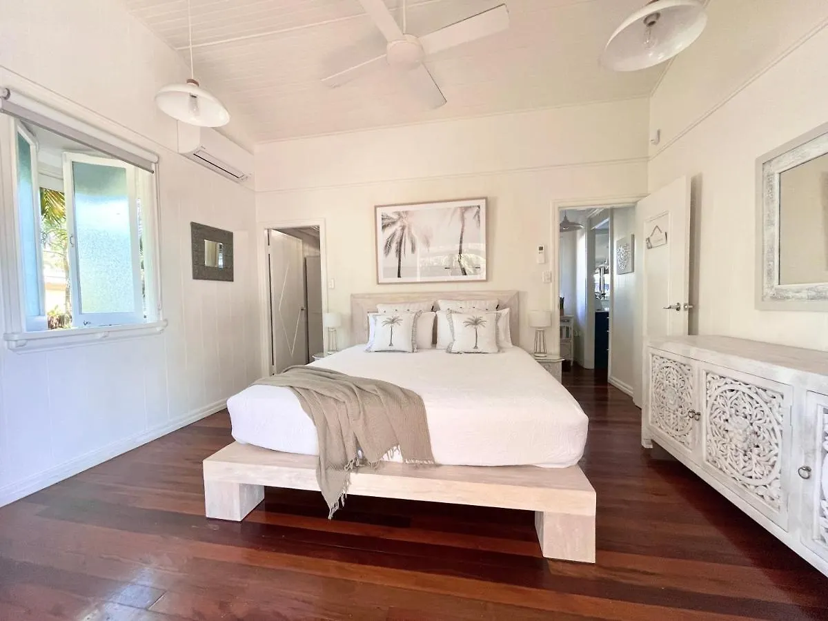 Sweet Creek Cottage, Palm Cove, 200M To Beach, Heated Pool, Pets
