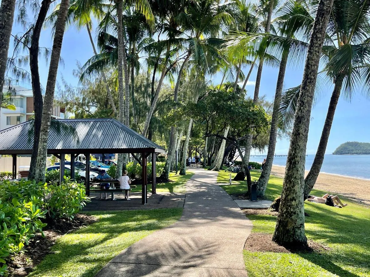 Sweet Creek Cottage, Palm Cove, 200M To Beach, Heated Pool, Pets Holiday home