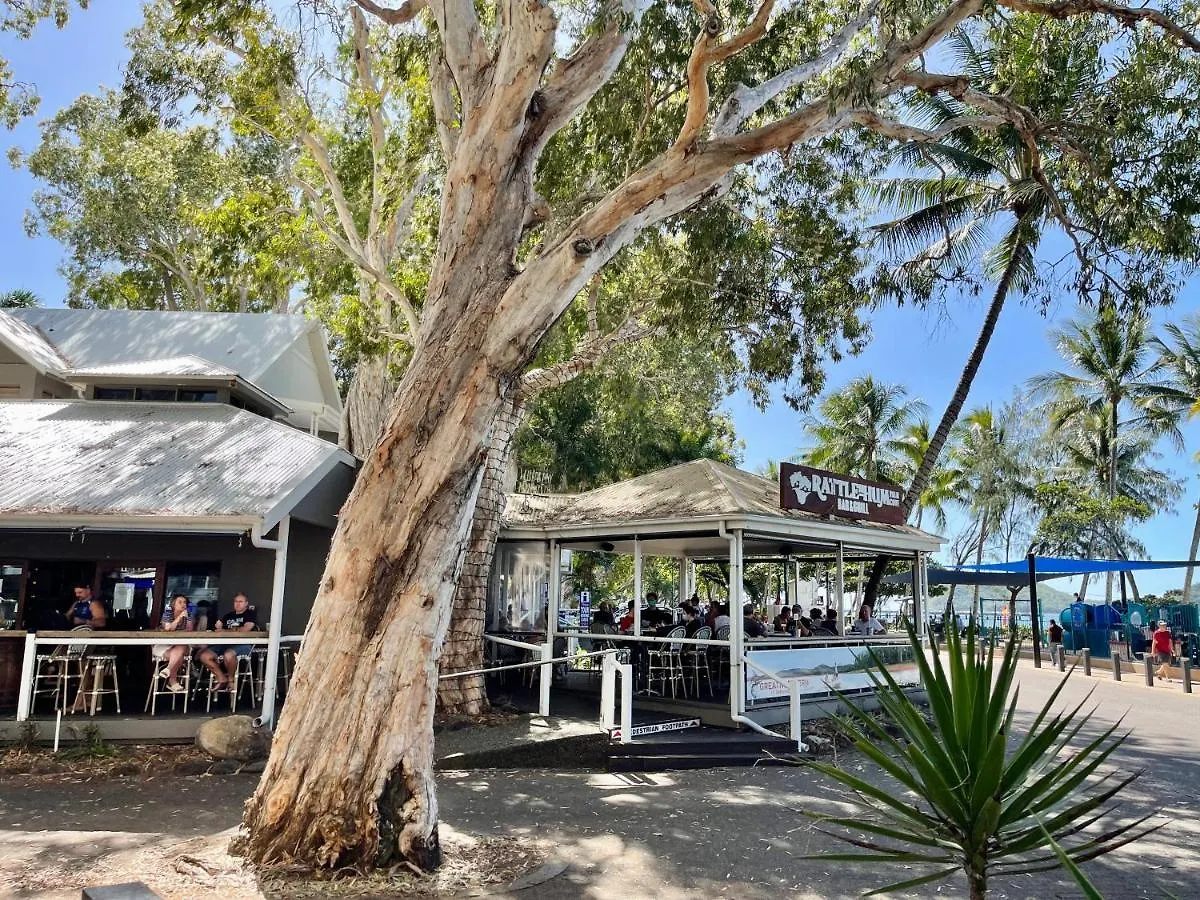 Sweet Creek Cottage, Palm Cove, 200M To Beach, Heated Pool, Pets