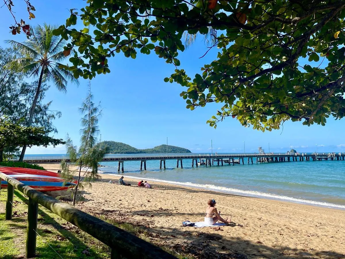 Sweet Creek Cottage, Palm Cove, 200M To Beach, Heated Pool, Pets 0*,  Australia