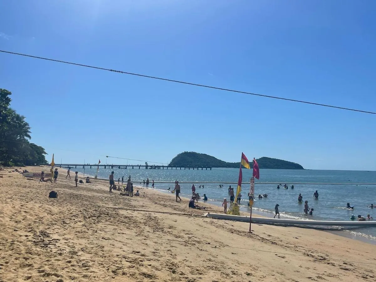 Sweet Creek Cottage, Palm Cove, 200M To Beach, Heated Pool, Pets Holiday home