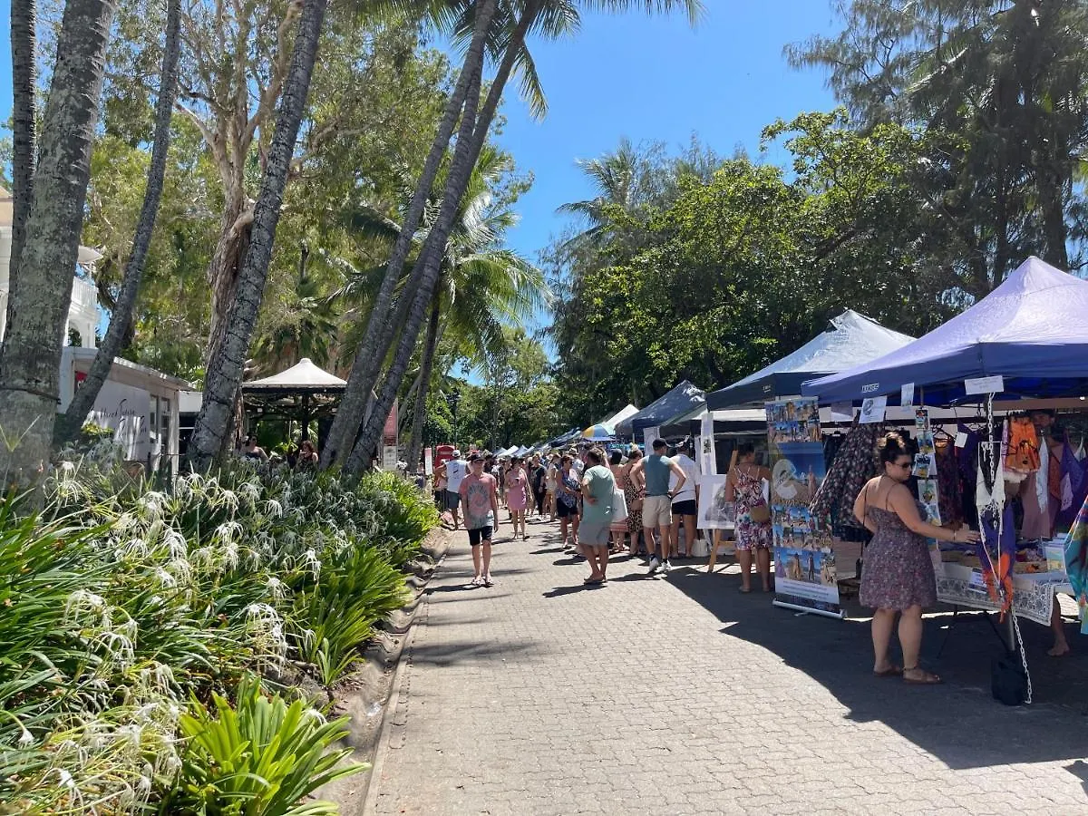 Holiday home Sweet Creek Cottage, Palm Cove, 200M To Beach, Heated Pool, Pets