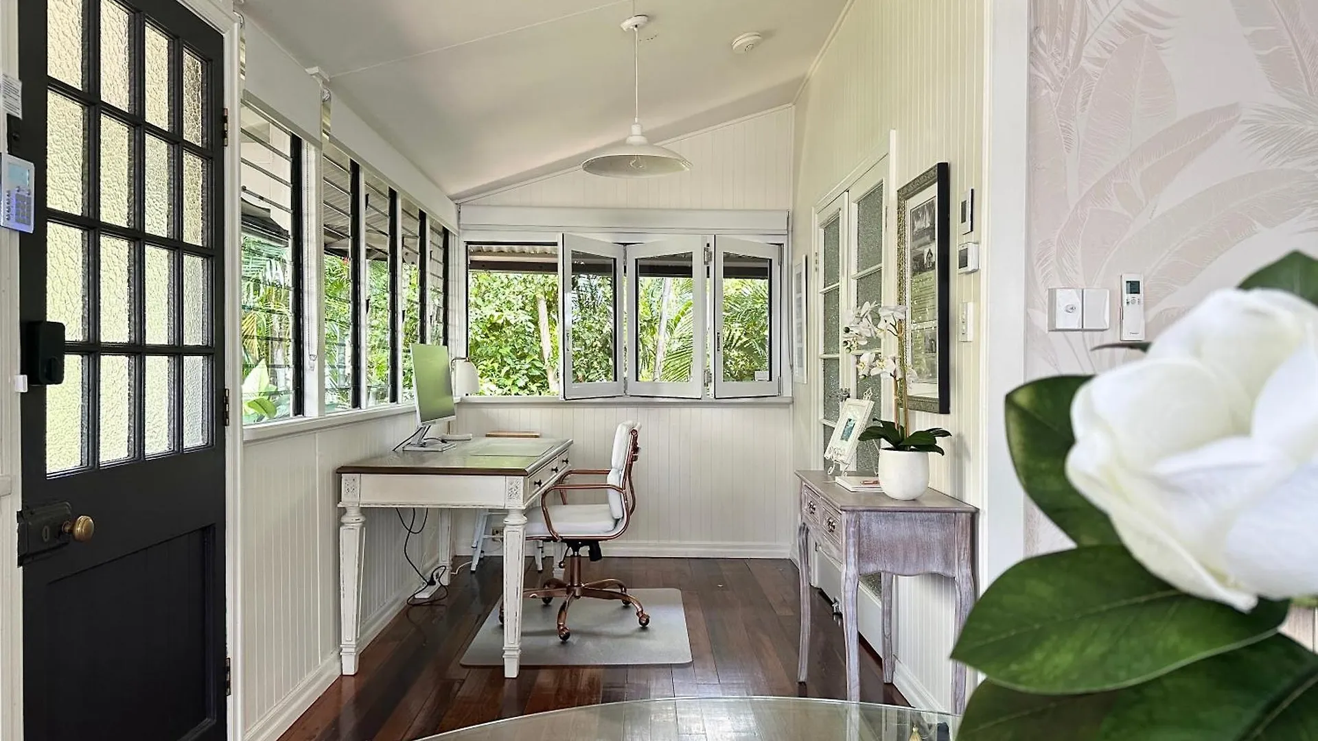 Sweet Creek Cottage, Palm Cove, 200M To Beach, Heated Pool, Pets Holiday home