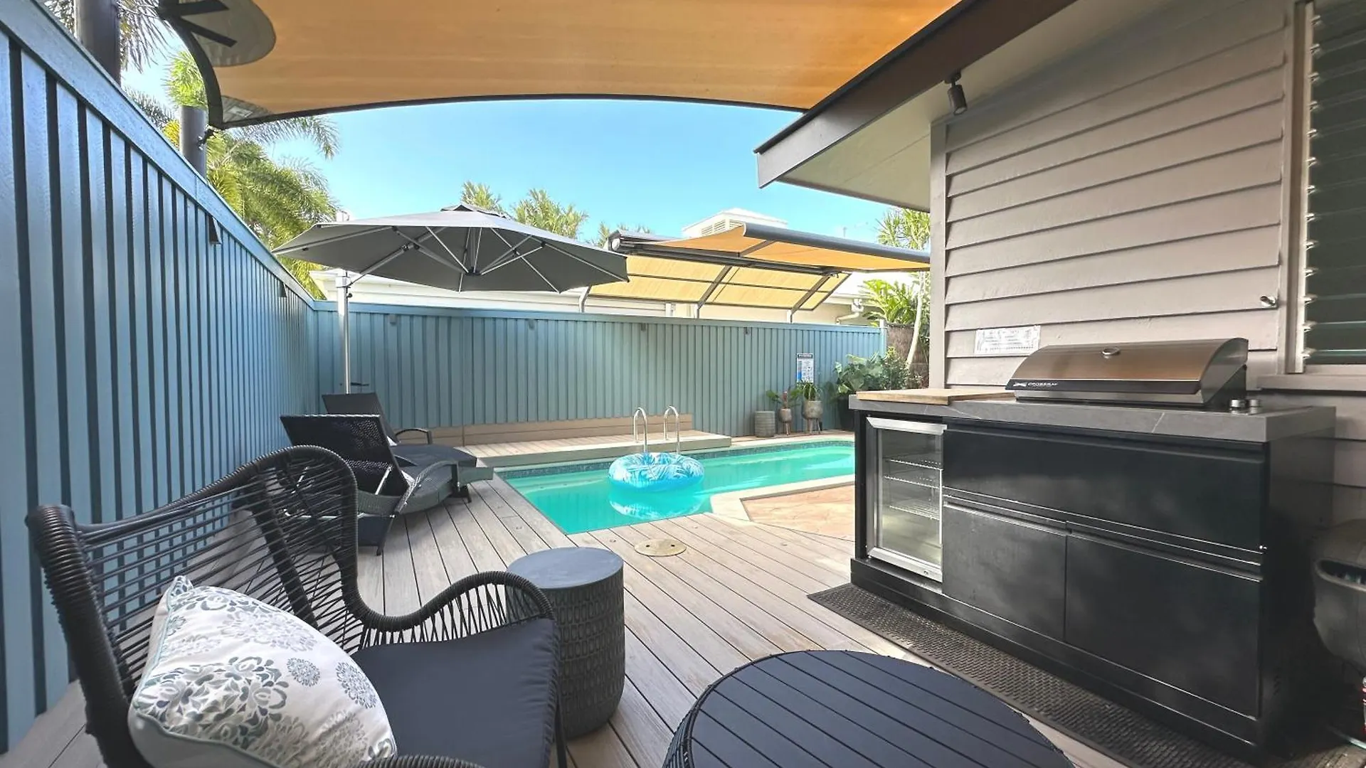 Sweet Creek Cottage, Palm Cove, 200M To Beach, Heated Pool, Pets 0*,  Australia