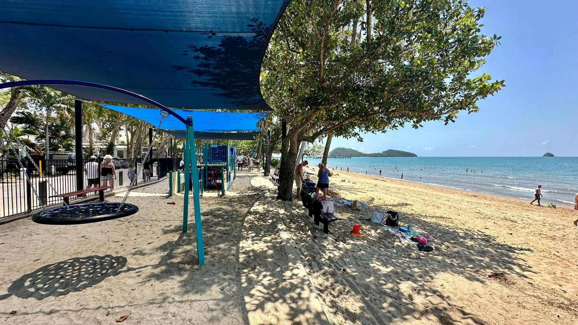 Sweet Creek Cottage, Palm Cove, 200M To Beach, Heated Pool, Pets Holiday home